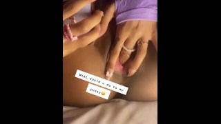 Teen fingers her pussy💦 free onlyfans👇🏽