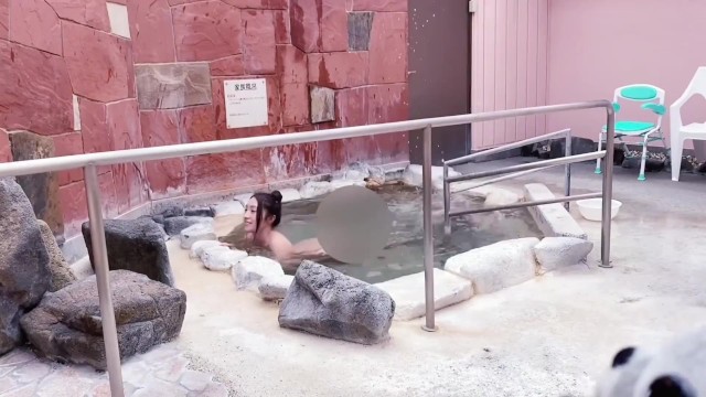 生着替えからのお風呂、覗かれちゃいました