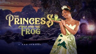 Ebony babe Lacey London como princesa Tiana se convierte en rana Into amante del porno VR