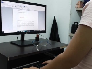 NO LA DEJO HACER TAREAS POR FOLLARMELA Y CORRERME EN SU CARA (PARTE1)
