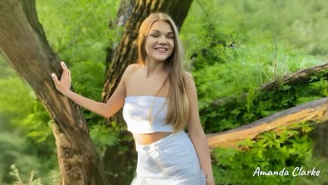 Парень застал писающую девушку и трахнул ее
