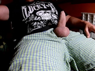 FUMANDO RELAJADO MIENTRAS ME CORRO FUERTEMENTE