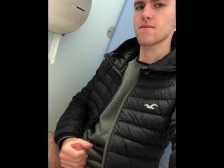 Rapaz Tesão Se Masturbando Em Banheiros Públicos