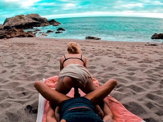 Sexo En La Playa De Vacaciones Con Novia Cachonda