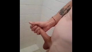Cámara lenta Jack D en la ducha