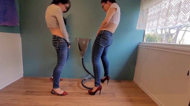 Занудная фея видит двойника в писсуаре