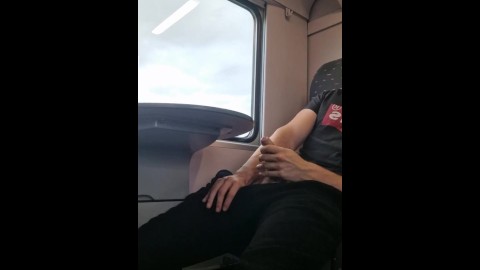 atrapado por el conductor del tren justo antes de correrse