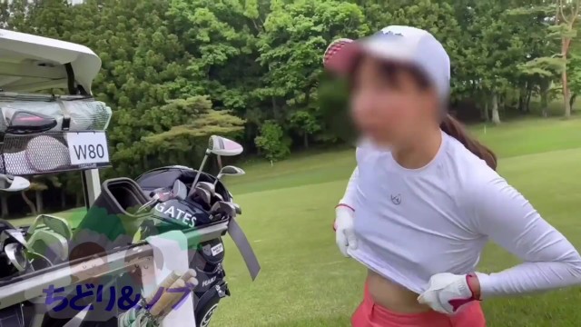 ノーパン＆ノーブラでゴルフをする美人日本人女性