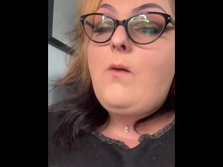 BBW eating kebab