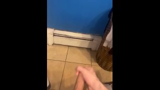 Meu primeiro vídeo de mim sacudindo meu pau (18 anos)