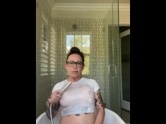 Nice and wet  - Screenshot 15 of 16 - Milf
