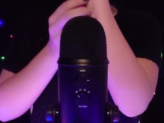 • Arms Scratching • - Screenshot 4 of 16 - Brushing