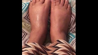 Cum on my pretty feet 
