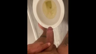 用硬鸡巴撒尿
