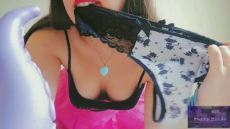 Давай вернемся на игровую площадку и поиграем со мной с моей новой игрушкой