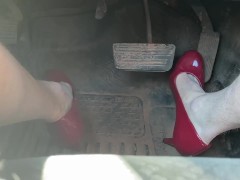 Video Red high heels out for a drive