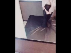 【女装】個室で下着を脱ぐ動画 - Screenshot 5 of 16 - 美人