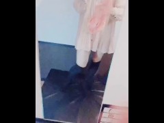 【女装】個室で下着を脱ぐ動画 - Screenshot 9 of 16 - 日本人