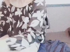 【女装】個室でオナニーする動画