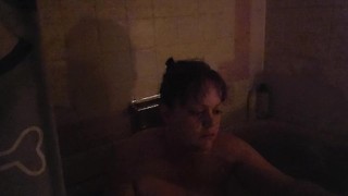 Bad met kaarslicht na een lange dag