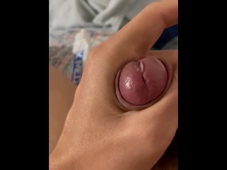 Batendo uma punheta molhada