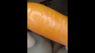 [Japanese amateur post] She screamed when a carrot was inserted in a married woman.