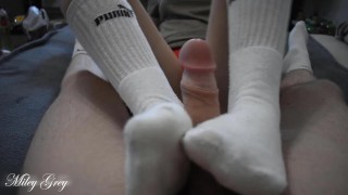 Trabajando con el pie sexy en calcetines largos 🍆 | Miley Grey