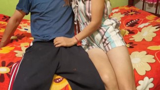 A LA MEJOR AMIGA DE MI NOVIA LE ENCANTA COGER A ESCONDIDAS