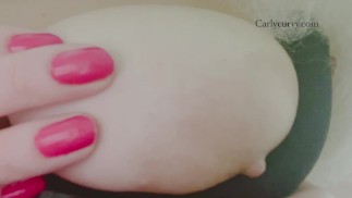 你能帮我和我的朋友感觉更舒服吗？