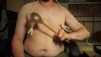 用自制玩具自打屁股