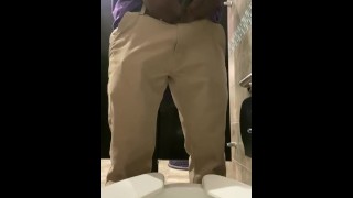 Big dick taking a piss 