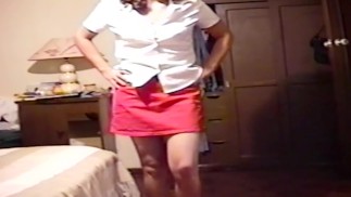 Красивая сестра моей жены демонстрирует свою большую задницу, сиськи и волосатую киску