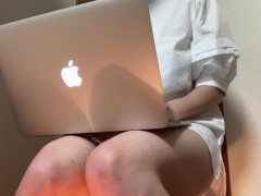 パソコン教室でおしっこしたいと言えずもじもじして限界を迎え崩壊してしまう - Screenshot 8 of 16 - おしっこ 我慢