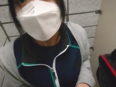 【個人撮影】女子学生マネージャーが公園のトイレで秘密のご褒美！口内大量射精と大量中出し！！！ 日本人 素人  野外 声我慢 部活 フェラ 手コキ カップル 1/16