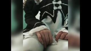 Femme de ménage se masturbe en portant des collants doubles avec un jouet sexuel + wetlook
