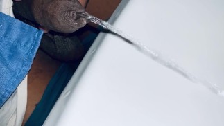 Писание прямо в раковину