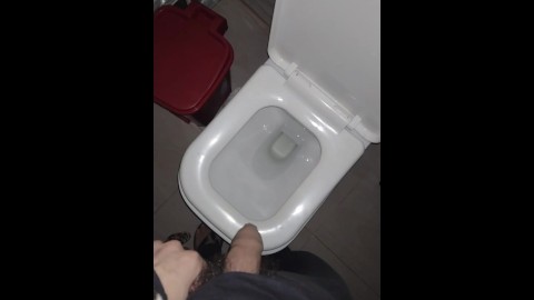 Pee desperate man / snapchat his piss 