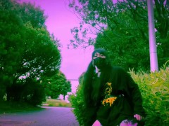 昼間の公園で電流とイラマスクとバイブ - Screenshot 7 of 16 - Transgender