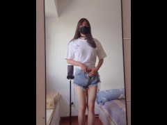 伪娘 // 夏天在家里适合穿热裤呀 - Screenshot 4 of 16 - Crossdresser