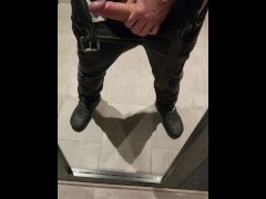 Mid shift bathroom break - Screenshot 16 of 16 - Solo