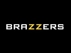 Video Sneaking Into The Shower - Lauren Pixie / Brazzers
