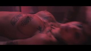 The Weeknd - vidéo Kiss la terre