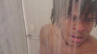 私はセクシーなシャワーを浴びなければならなかった!!!