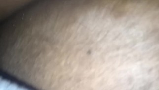 Dreka 玩弄肥湿的阴户，而银行则把它吃掉