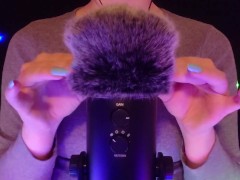 • Fluffy Windscreen • - Screenshot 14 of 16 - Scratching
