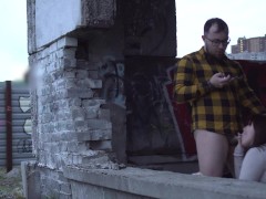 Мы снимали минет, а этот парень Кончил пока подглядывал! - Screenshot 4 of 16 - Lick Cum