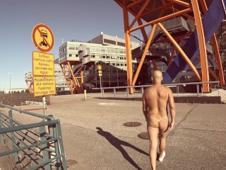 Naked Paseo Por La Ciudad