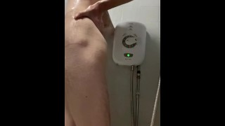 Sexy twink showers 