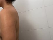 Preview 3 of Espio a mis amigas mientras están en la ducha