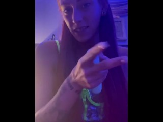 Приходите посмотреть, как я сквирту 💦 Полное видео на OF